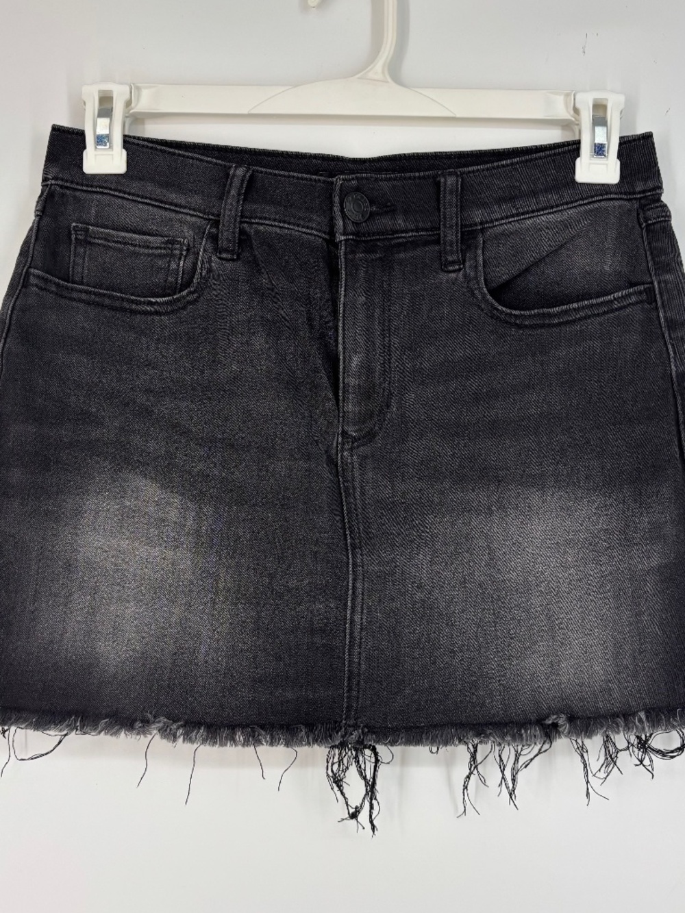 Express Womens Size 8 Denim Mini Skirt Charcoal Gray Wash Frayed Hem Five Pocket